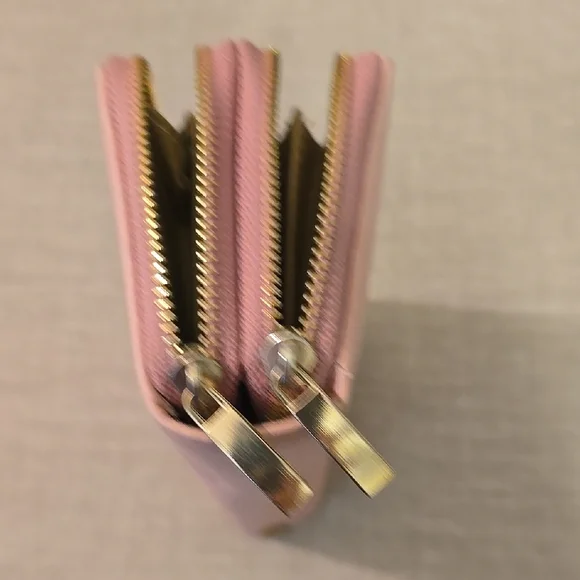 Michael Kors INSPIRED Pink Wallet with Gold Logo and Zipper Closure - Picture 4 of 7